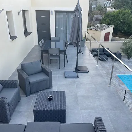 Belle Maison Avec Piscine *